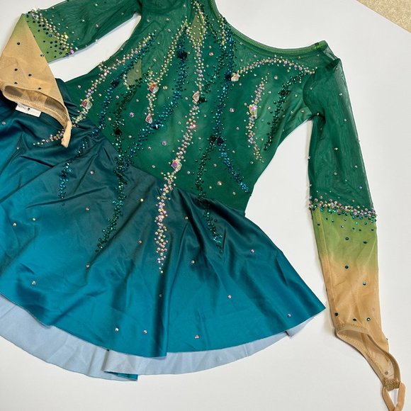 New Figure Skating Dress Size 10 (5~8T) with Hair Scrunchies (120~130cm) - Picture 3 of 11